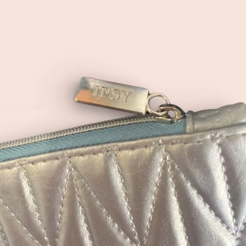 Ipsy NWOT Silver Metallic Small Cosmetic Bag Travel Glam Bag Casual Makeup Cute